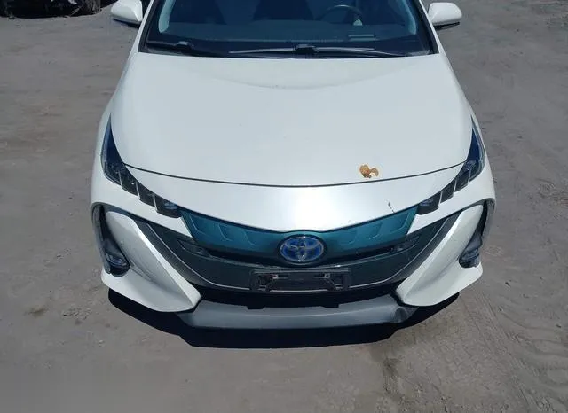 JTDKARFPXJ3076498 2018 2018 Toyota Prius- Prime 10