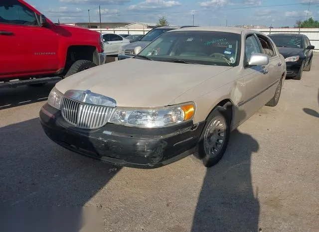 1LNHM83W8YY851025 2000 2000 Lincoln Town Car- Cartier 2