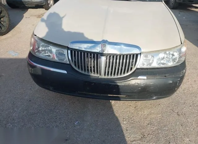 1LNHM83W8YY851025 2000 2000 Lincoln Town Car- Cartier 6