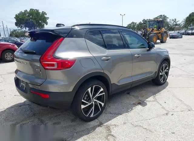 YV4162UM6N2743962 2022 2022 Volvo XC40- T5 R-Design 4