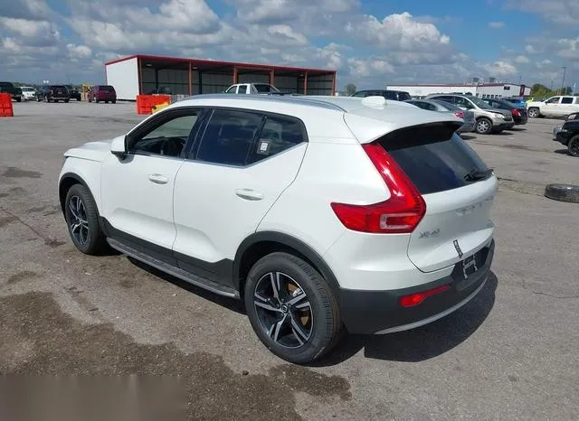 YV4L12UK7R2262436 2024 2024 Volvo XC40- B5 Core Bright Them 3