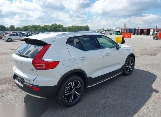 YV4L12UK7R2262436 2024 2024 Volvo XC40- B5 Core Bright Them 4