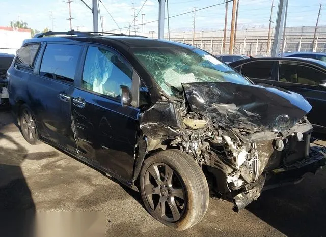 5TDXZ3DC2HS784152 2017 2017 Toyota Sienna- Se 8 Passenger 1