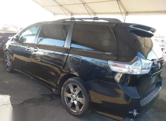 5TDXZ3DC2HS784152 2017 2017 Toyota Sienna- Se 8 Passenger 3