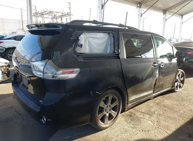 5TDXZ3DC2HS784152 2017 2017 Toyota Sienna- Se 8 Passenger 4