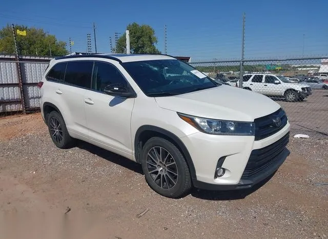 5TDKZRFH9HS522246 2017 2017 Toyota Highlander- SE 1