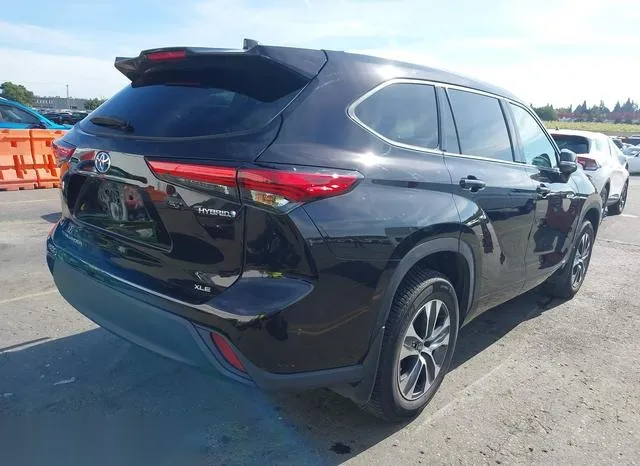 5TDGBRCH9MS064653 2021 2021 Toyota Highlander- Hybrid Xle 4