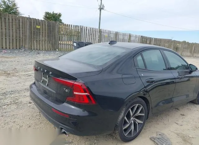 7JRA22TK6KG018330 2019 2019 Volvo S60- T6 Momentum 4