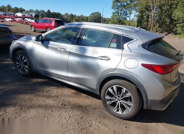 SJKCH5CR8JA051820 2018 2018 Infiniti QX30- Luxury 3