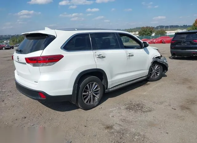 5TDKZRFHXJS548361 2018 2018 Toyota Highlander- Xle 4