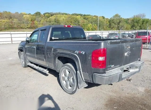 1GCRKTE33BZ183365 2011 2011 Chevrolet Silverado 1500- Ltz 3