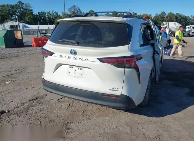 5TDYRKEC5MS062763 2021 2021 Toyota Sienna- Xle 4