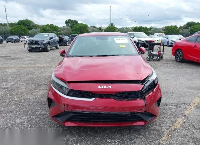 3KPF24AD8NE425431 2022 2022 KIA Forte- Lxs 6