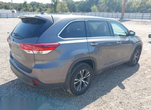 5TDZZRFH4HS206011 2017 2017 Toyota Highlander- Le Plus 4