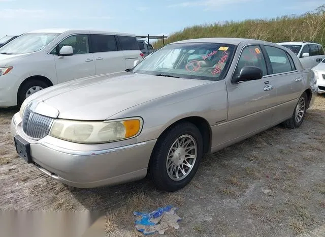 1LNHM82W02Y608933 2002 2002 Lincoln Town Car- Signature 2