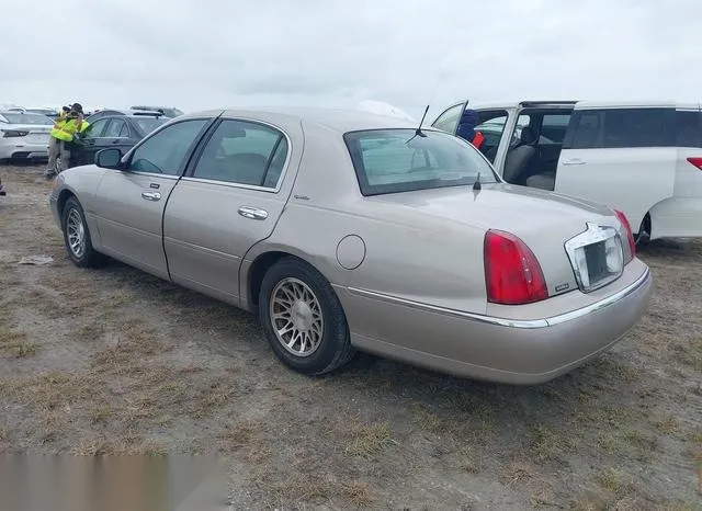 1LNHM82W02Y608933 2002 2002 Lincoln Town Car- Signature 3