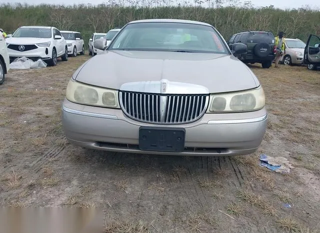 1LNHM82W02Y608933 2002 2002 Lincoln Town Car- Signature 6