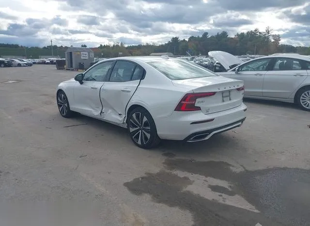 7JRL12TZ2NG158209 2022 2022 Volvo S60- B5 Momentum 3