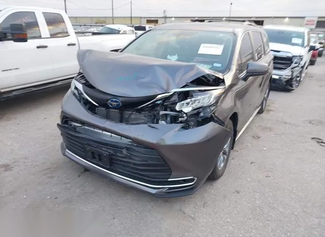 5TDYRKEC3NS132665 2022 2022 Toyota Sienna- Xle 2