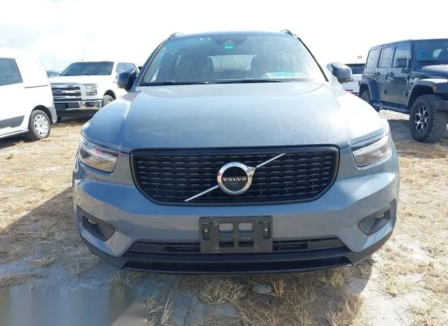 YV4162UM5M2564374 2021 2021 Volvo XC40- T5 R-Design 6