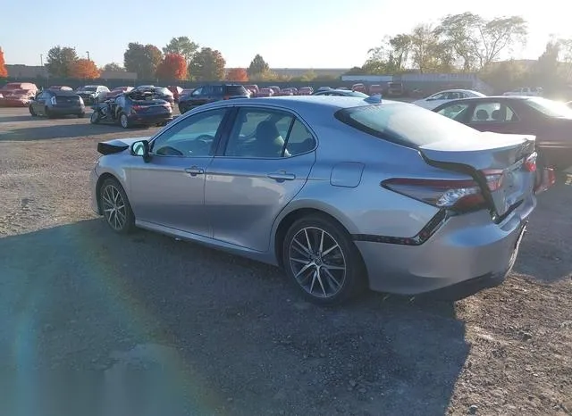 4T1F11BK7NU051695 2022 2022 Toyota Camry- Xle Awd 3