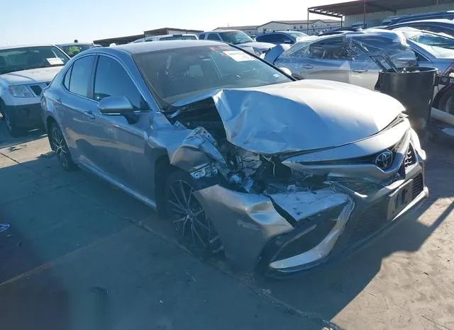 4T1T11AK8NU687126 2022 2022 Toyota Camry- SE 1