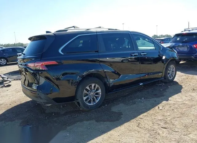 5TDYRKEC8MS036982 2021 2021 Toyota Sienna- Xle 4