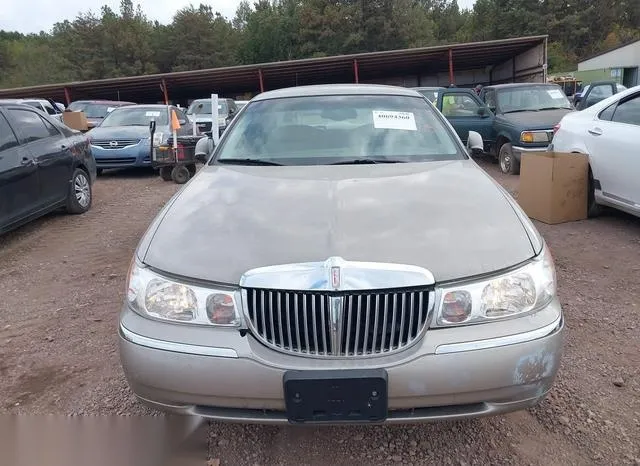 1LNHM82WXYY861055 2000 2000 Lincoln Town Car- Signature 6