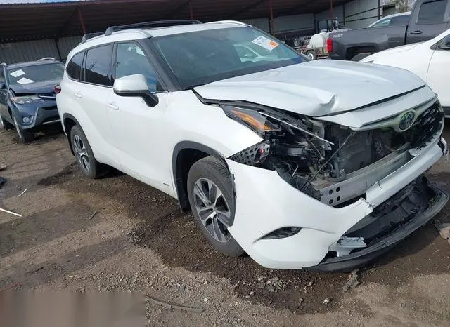 5TDHBRCH5NS543268 2022 2022 Toyota Highlander- Hybrid Xle 1