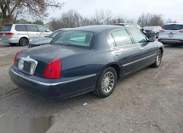 1LNHM82W1YY906433 2000 2000 Lincoln Town Car- Signature 4