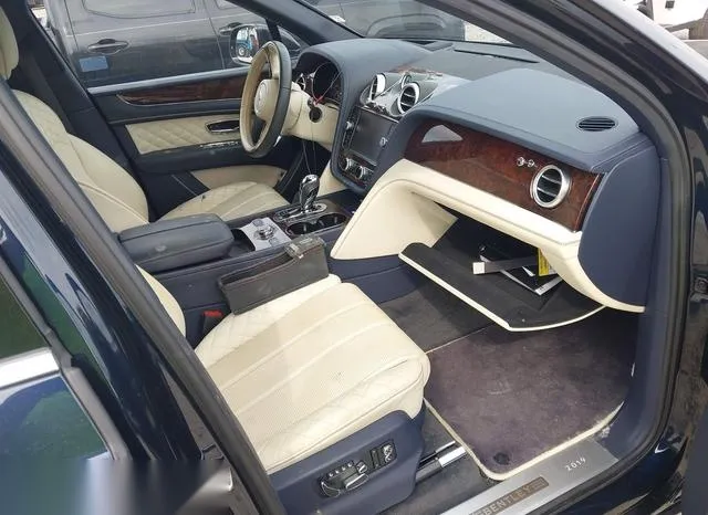 SJAAM2ZV2KC027805 2019 2019 Bentley Bentayga- V8 5