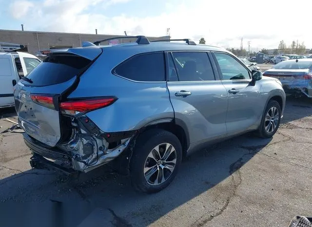 5TDHZRBH6MS095313 2021 2021 Toyota Highlander- Xle 4