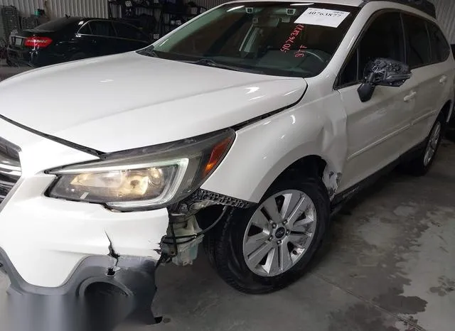 4S4BSAFC8J3324240 2018 2018 Subaru Outback- 2-5I Premium 6