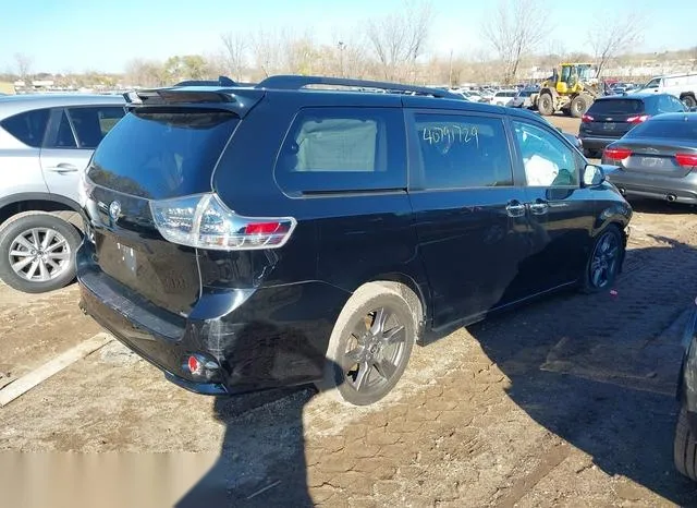 5TDXZ3DC2LS085788 2020 2020 Toyota Sienna- SE 4