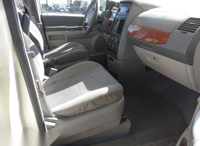 2A8HR44H38R678297 2008 2008 Chrysler Town and Country- LX 5