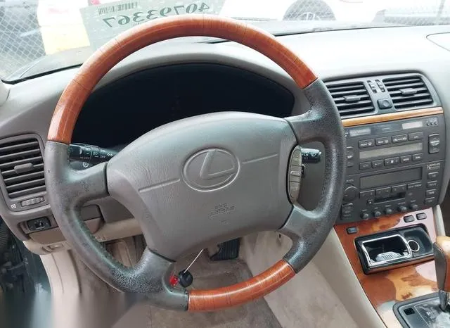 JT8BH28F9W0127052 1998 1998 Lexus LS- 400 7