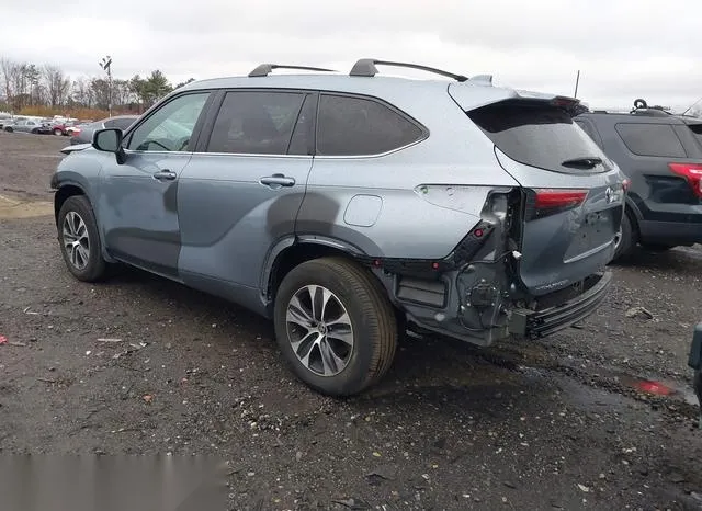 5TDGZRBHXMS066313 2021 2021 Toyota Highlander- Xle 3