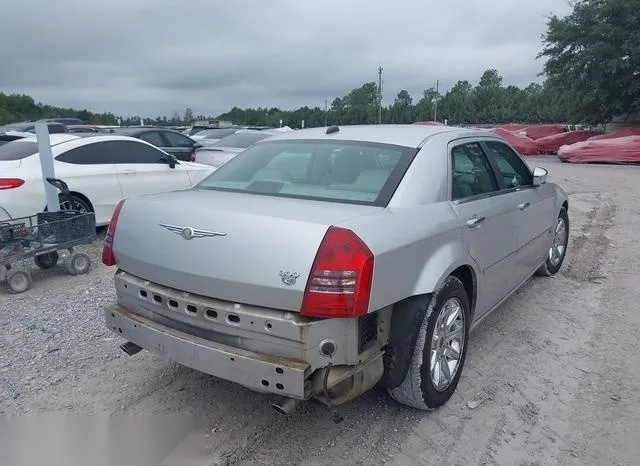 2C3AA63H25H668623 2005 2005 Chrysler 300C 4