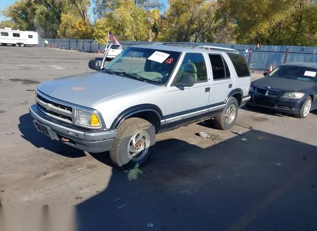 1GNDT13W6T2136535 1996 1996 Chevrolet Blazer 2