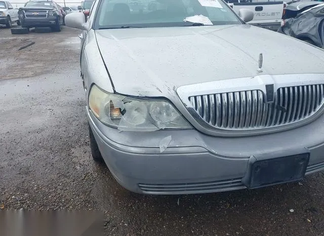 1LNHM81W33Y629987 2003 2003 Lincoln Town Car- Executive 6