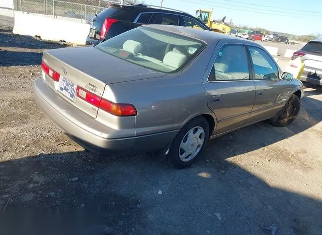 4T1BF22K3WU072647 1998 1998 Toyota Camry- Le V6 4