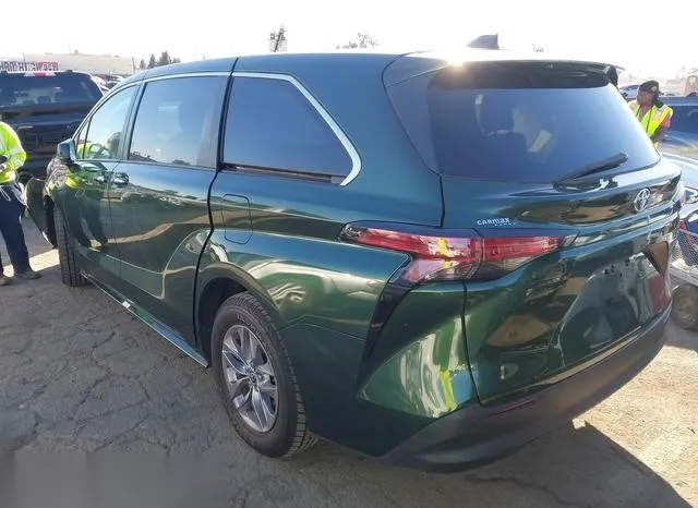 5TDYRKEC8NS099453 2022 2022 Toyota Sienna- Xle 3