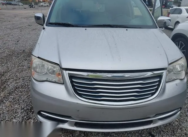 2A4RR8DG1BR635024 2011 2011 Chrysler Town and Country- Tour 6