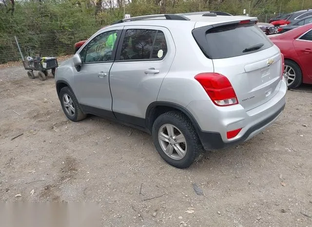 KL7CJPSM2MB361093 2021 2021 Chevrolet Trax- Awd Lt 3