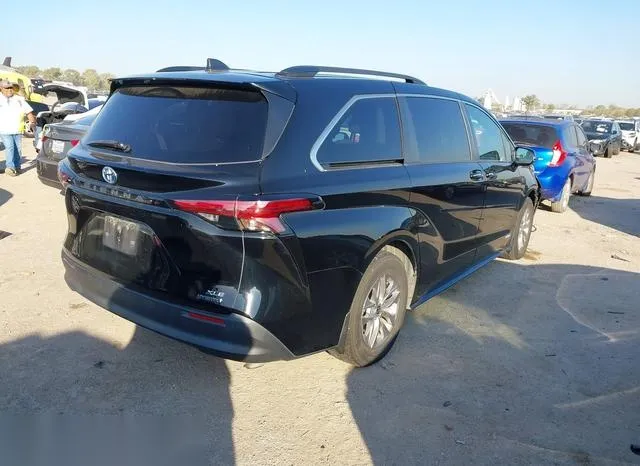 5TDYRKECXMS068719 2021 2021 Toyota Sienna- Xle 4