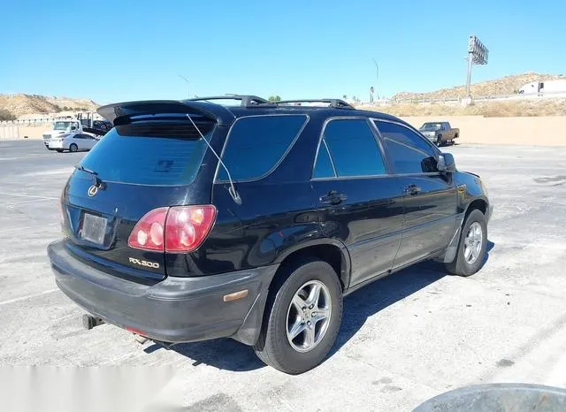 JT6HF10U0Y0100550 2000 2000 Lexus RX- 300 4