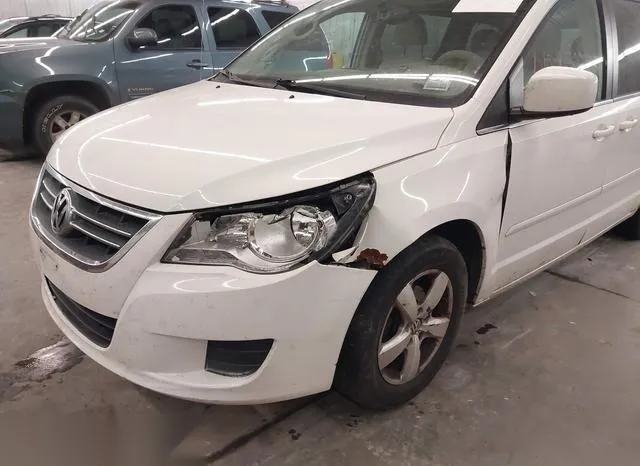 2V4RW3D11AR236843 2010 2010 Volkswagen Routan- SE 6