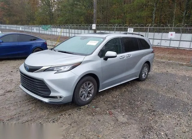 5TDYRKEC1NS090772 2022 2022 Toyota Sienna- Xle 2