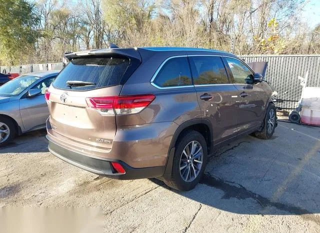 5TDJZRFH2HS400162 2017 2017 Toyota Highlander- Xle 4