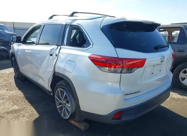 5TDKZRFH3KS350125 2019 2019 Toyota Highlander- Xle 3